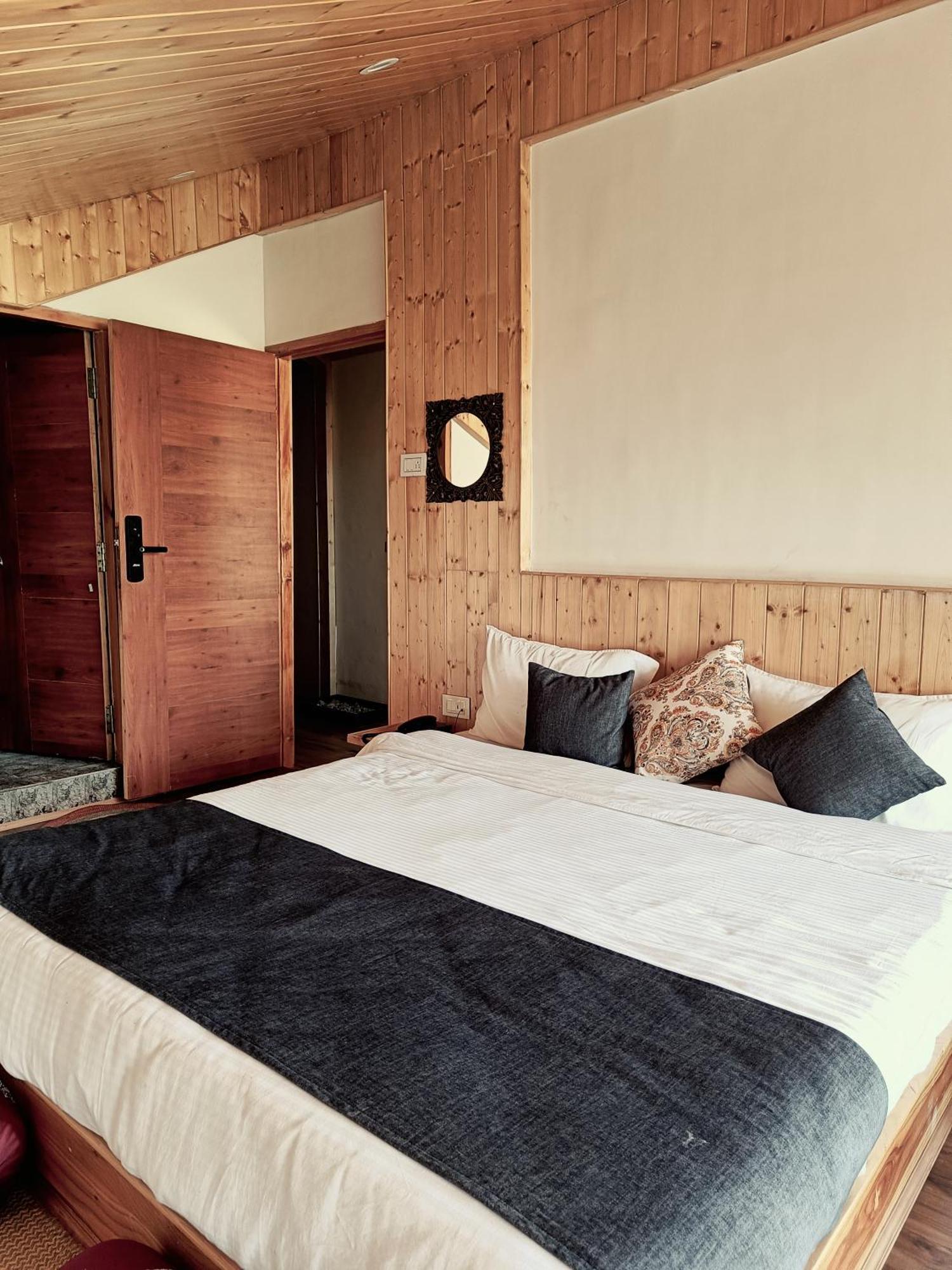Trimounts-A Boutique Hotel & Wellnes Center In Tirthan Valley Banjar Ngoại thất bức ảnh