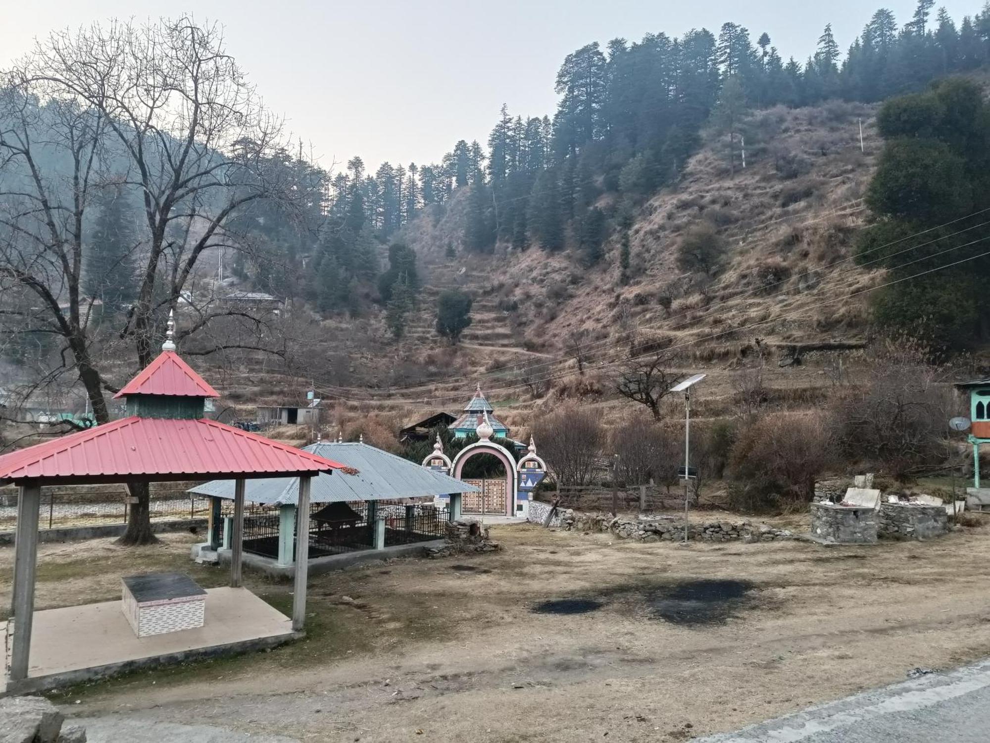 Trimounts-A Boutique Hotel & Wellnes Center In Tirthan Valley Banjar Ngoại thất bức ảnh